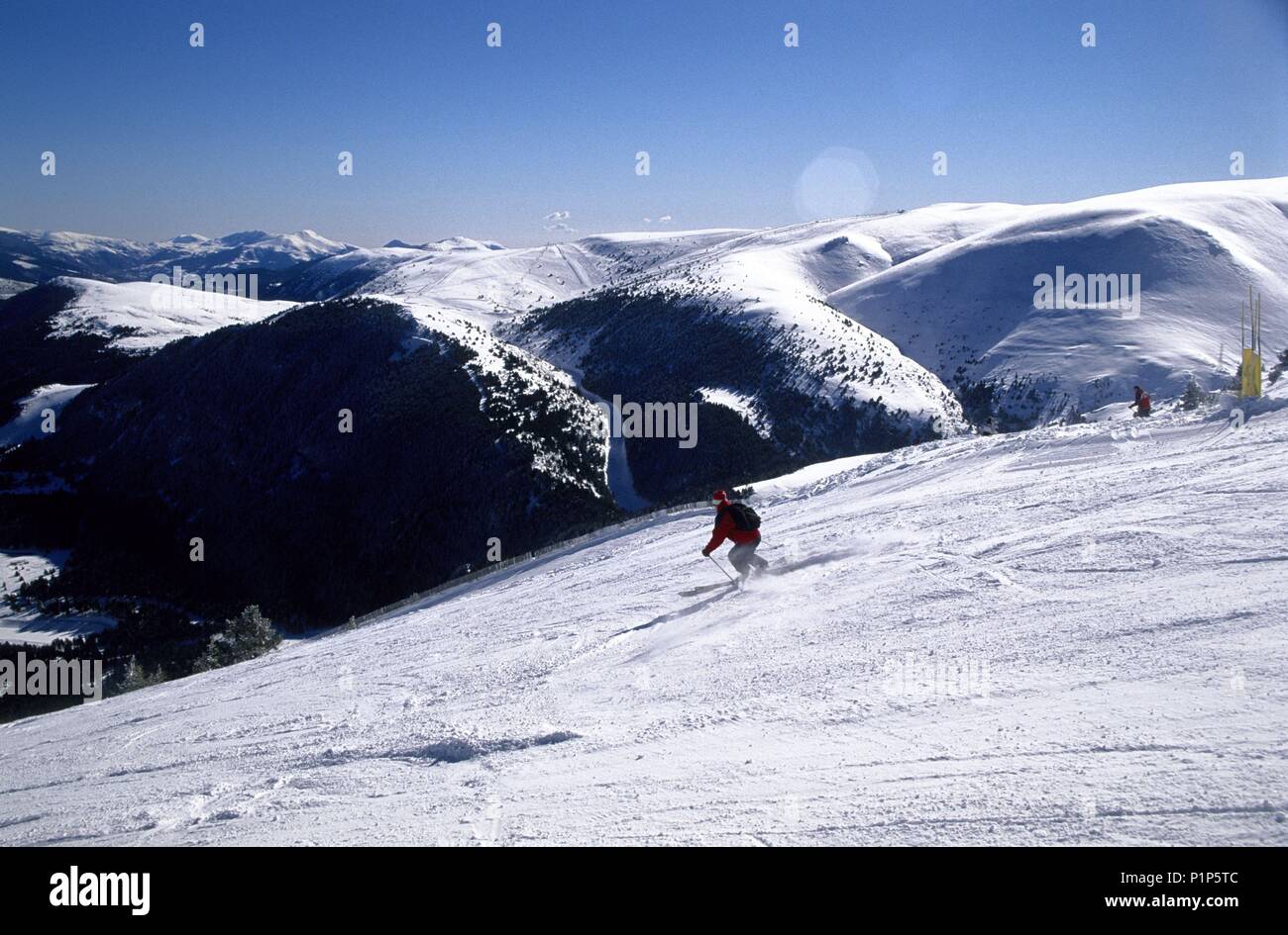 Estacion de ski de 'La Molina' ; motores y esquiadores. Banque D'Images