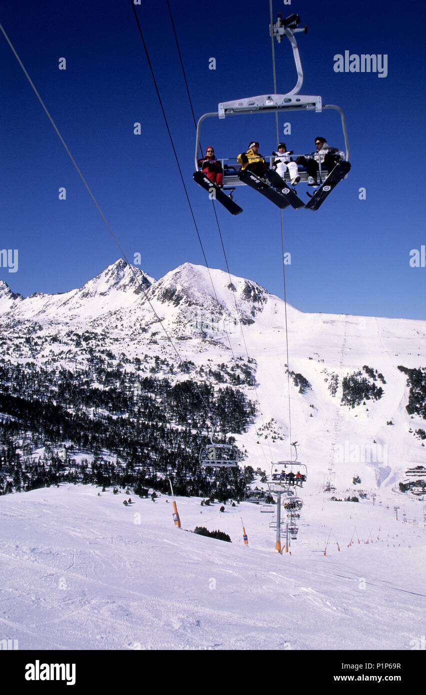 Estación de ski de Grau Roig ; motores / esquiadores / etap bulvar. Banque D'Images