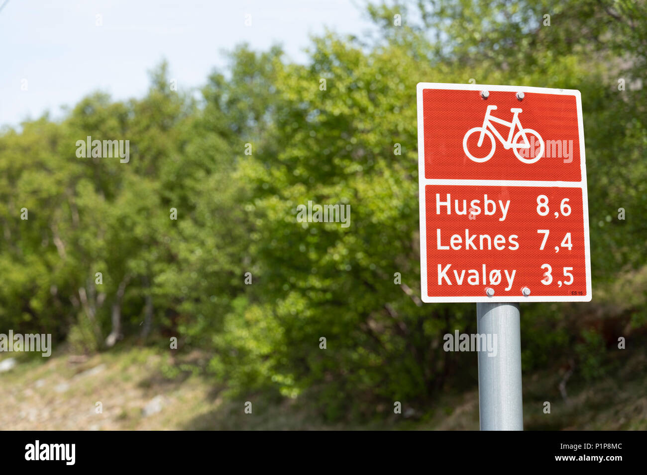 Itinéraire cycliste nationale signe sur Leka Island, en Norvège. Banque D'Images