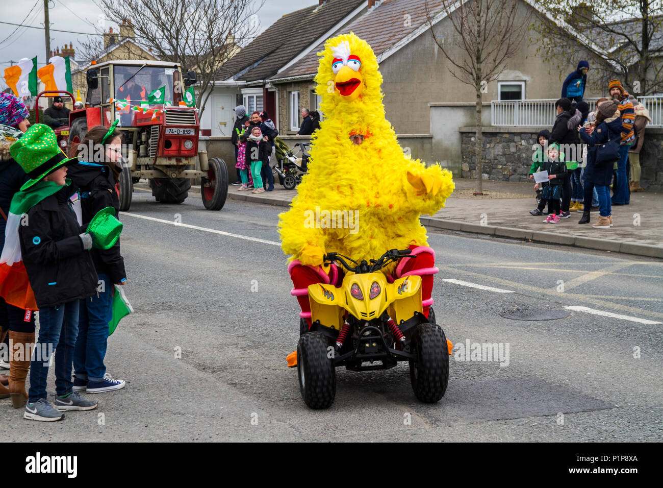 Grand oiseau, Sesame street, muppet, marionnette à St Patricks Day Parade Dublin Ireland Banque D'Images