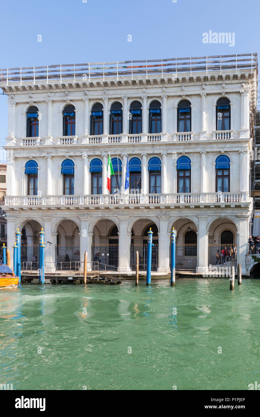 Palazzo Dolfin Manin, Grand Canal, San Marco, Venise, Vénétie, Italie avec sa façade en pierre d'Istrie Renaiisance de Jacopo Sansovino 1536 Banque D'Images