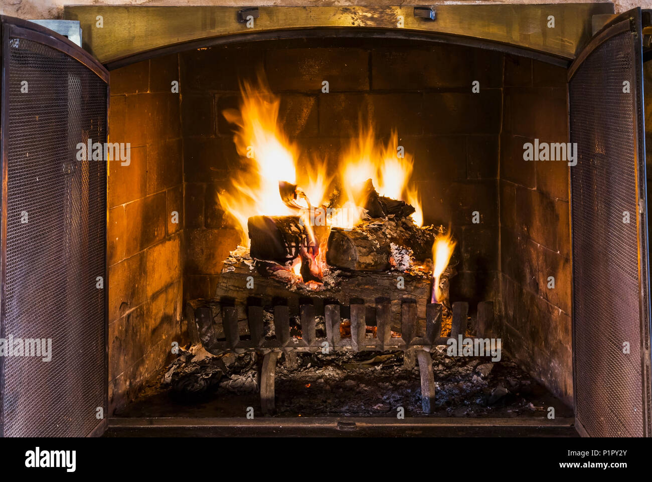 Cheminee Allumee Banque D Image Et Photos Alamy Cheminee Allumee Banque D Image Et Photos Alamy