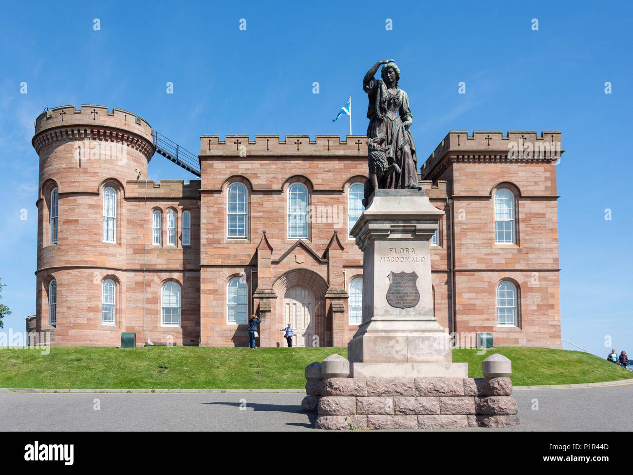 Le Château d'Inverness et Flora Macdonald statue, Castle Hill, Inverness, Highland, Ecosse, Royaume-Uni Banque D'Images