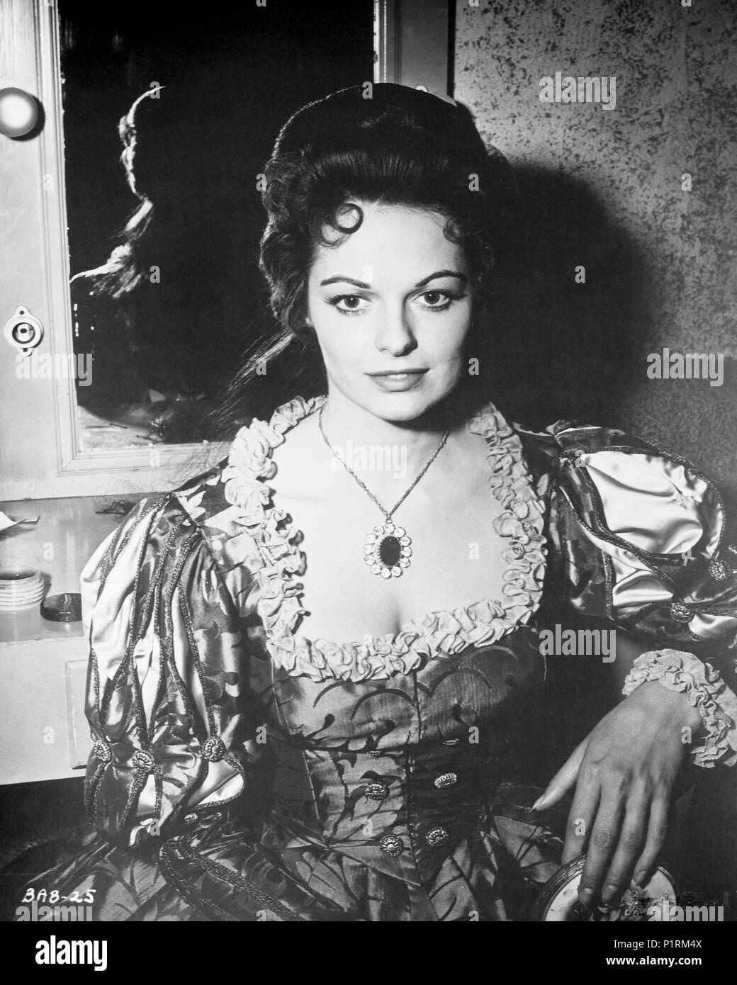 Titre original : LA BELLE ET LA BÊTE. Titre en anglais : LA BELLE ET LA BÊTE. Directeur du film : Edward L. CAHN. Année : 1962. Stars : JOYCE TAYLOR. Credit : HARVARD FILM / Album Banque D'Images