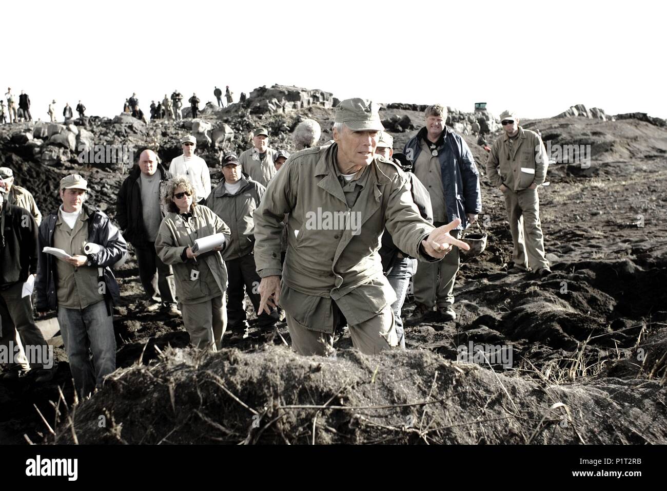 Titre original : drapeaux de nos pères. Titre en anglais : drapeaux de nos pères. Film Réalisateur : CLINT EASTWOOD. Année : 2006. Stars : CLINT EASTWOOD. Credit : WARNER BROS. / WALLACE, MERIE W. / Album Banque D'Images