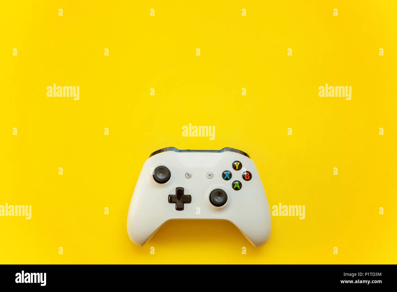 Xbox one s with controller Banque de photographies et d'images à haute  résolution - Alamy