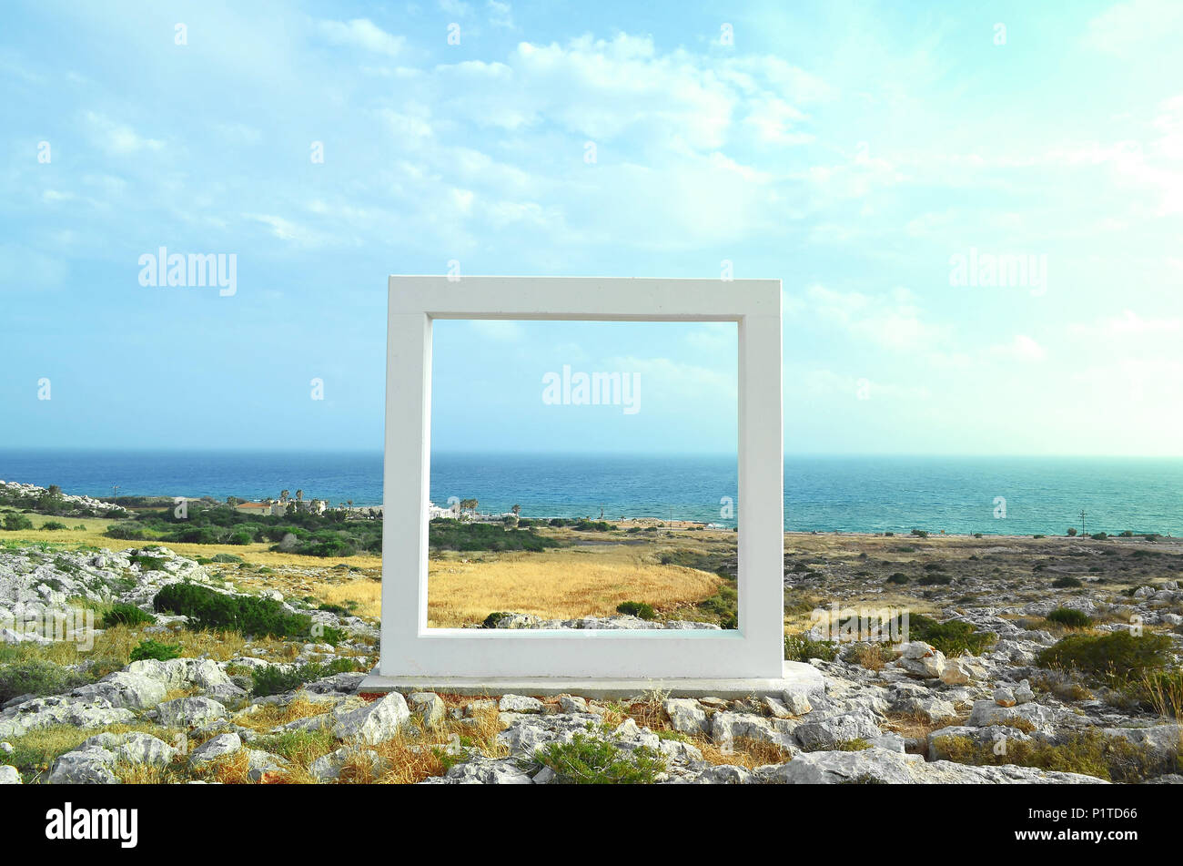 Chypre, Aya Napa, 22 mai 2015. Sculpture en pierre ressemble à un cadre sur le fond de la mer à Chypre Banque D'Images