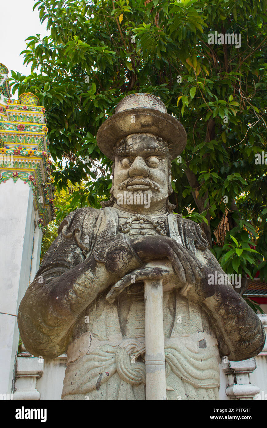 Bangkok, Thaïlande - Janvier 2014 : Chinese guardian statue de pierre dans le Temple de Wat Pho à Bangkok, Thaïlande Banque D'Images