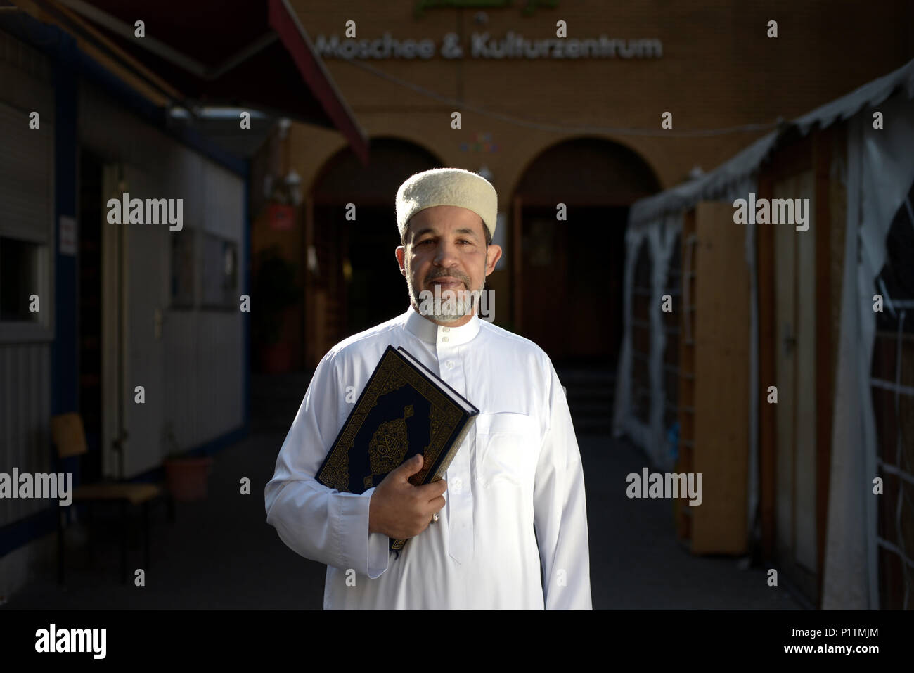 Berlin, Allemagne, Imam Taha Sabri à la tête de la mosquée Dar Assalam Banque D'Images