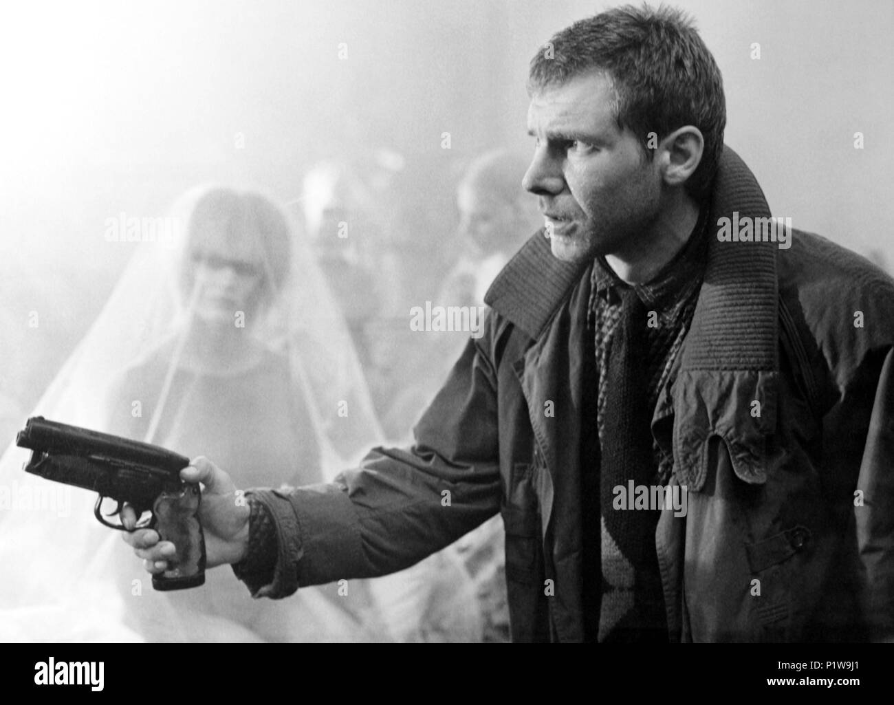 Titre original : Blade Runner. Titre en anglais : Blade Runner. Film Réalisateur : Ridley Scott. Année : 1982. Stars : HARRISON FORD. Credit : Ladd Company/WARNER BROS / Album Banque D'Images