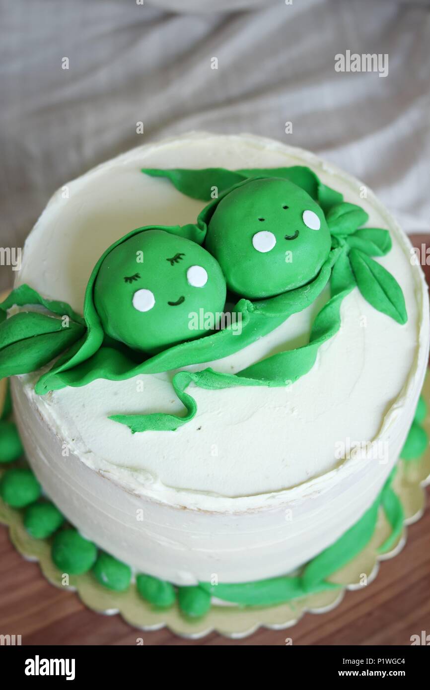 Un gâteau d'anniversaire personnalisé pour frères jumeaux