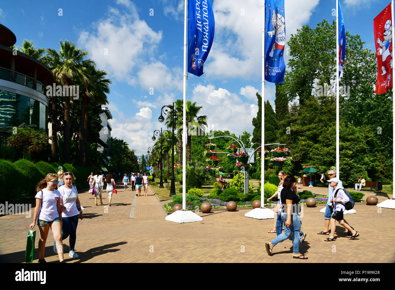Sotchi, Russie - 2 juin. En 2018. Dédié aux drapeaux Coupe du monde de la rue Navaginskaya Banque D'Images