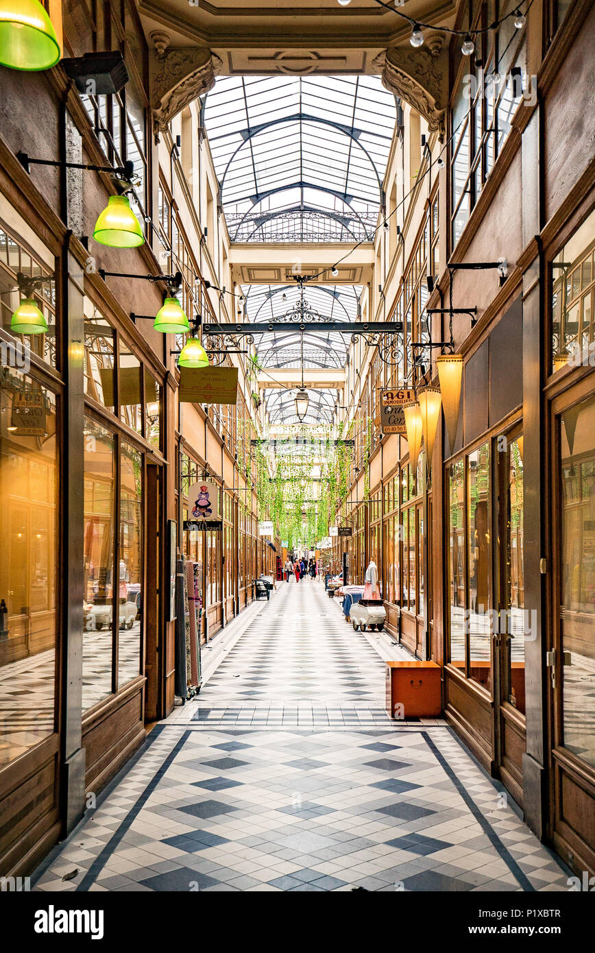 Le passage du Grand Cerf, dans le 2nd arrondissement, est l'un des célèbres  passages couverts de Paris.Paris, France Photo Stock - Alamy