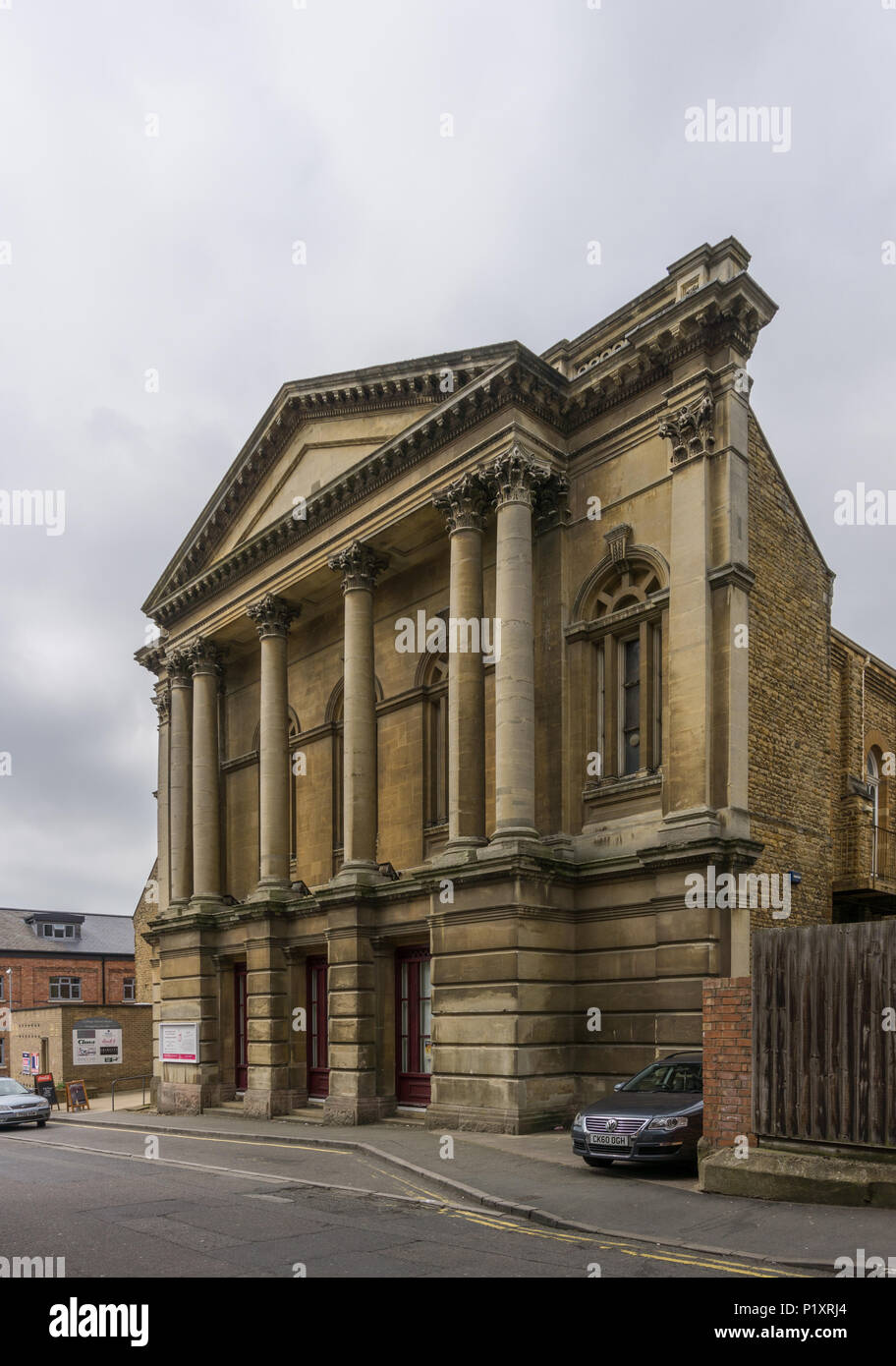 College Street Baptist Church, un grand bâtiment du milieu du xixe siècle à Northampton, Royaume-Uni ; il abrite aujourd'hui l'Église du Nouveau Testament de Dieu. Banque D'Images