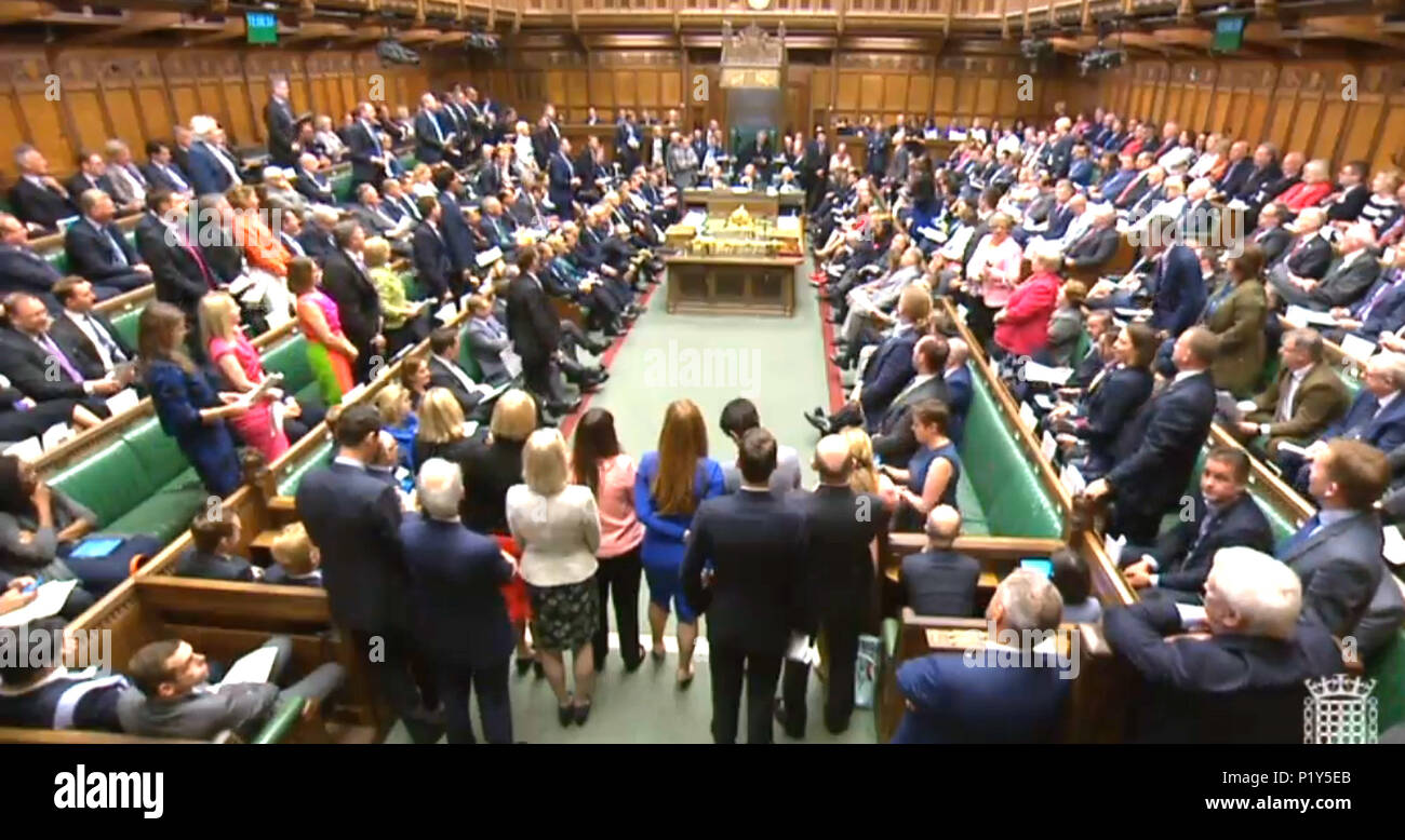 Des députés durant les questions au premier ministre à la Chambre des communes, Londres. Banque D'Images