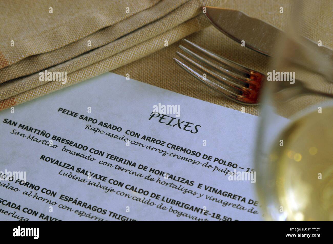 Cambre ; restaurante 'La Estación' ; carta de pescados ( en lengua gallega). Banque D'Images