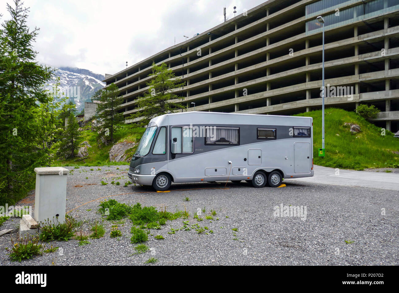 Camping-wagon, camping-dans la désolation, Saas, Saas Grund, Saas Fee, Suisse, Alpes, Alpes, vacances d'été Banque D'Images