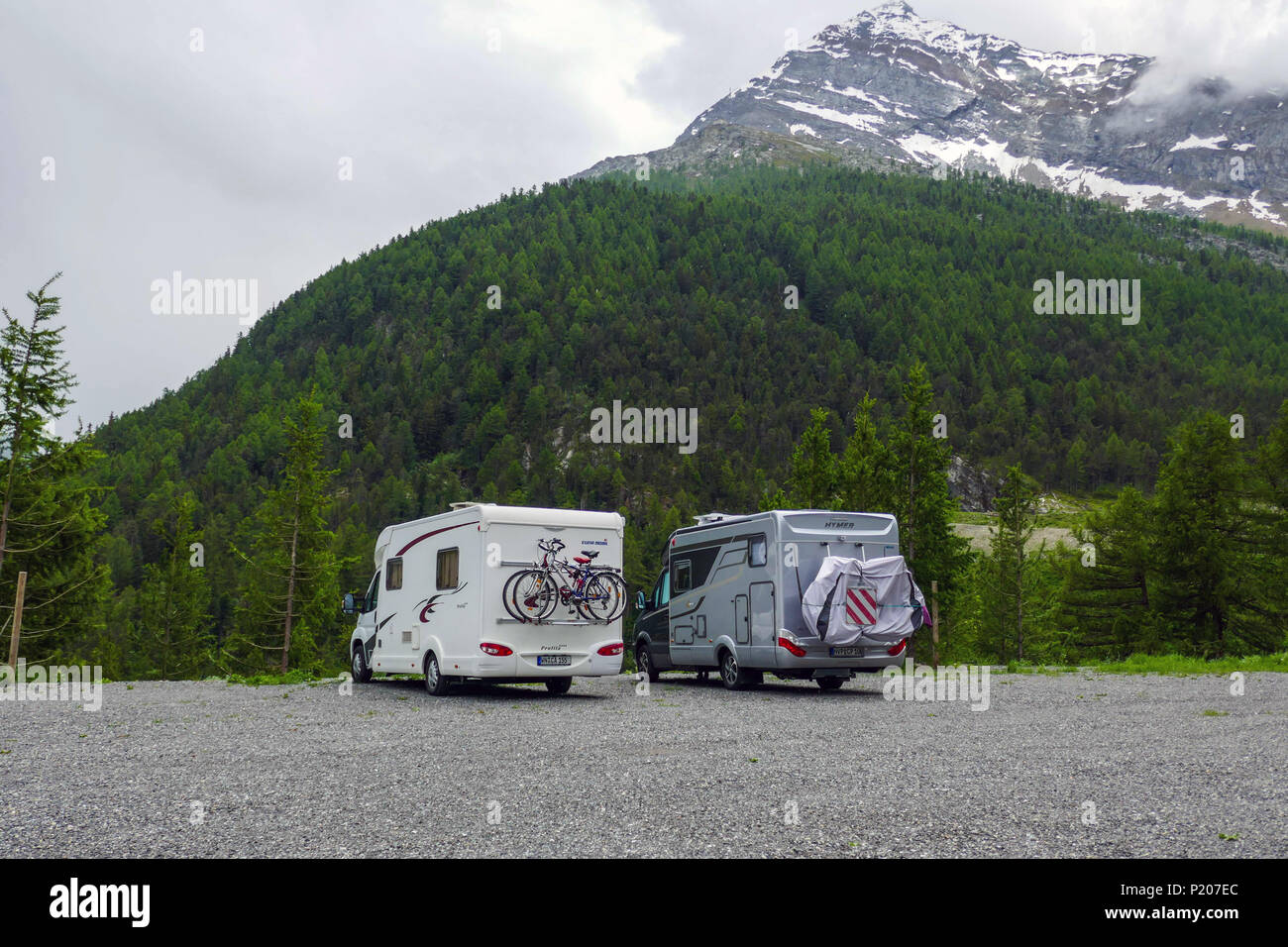 Camping-wagon, camping-dans la désolation, Saas, Saas Grund, Saas Fee, Suisse, Alpes, Alpes, vacances d'été Banque D'Images