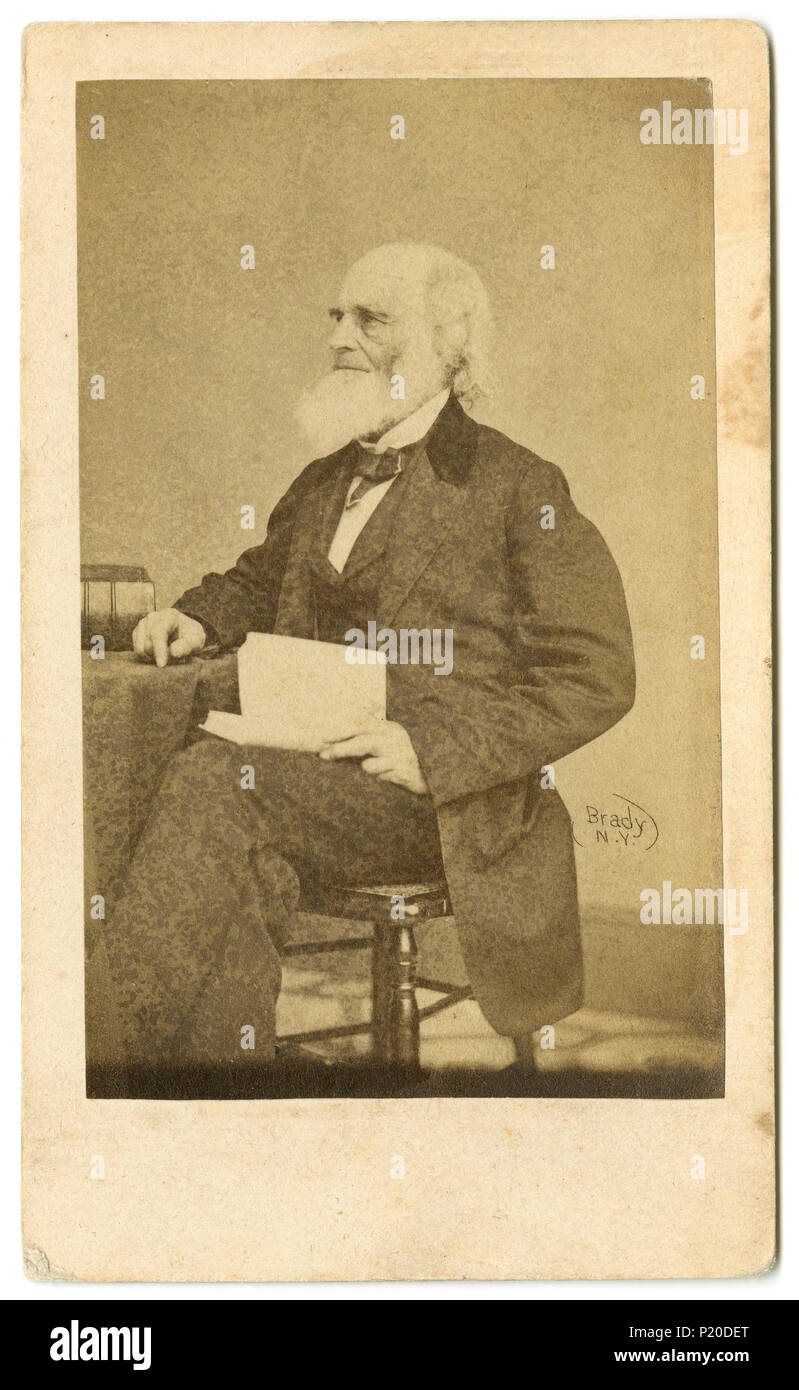 Meubles anciens vers 1870 carte de visite de William Cullen Bryant, à partir d'un négatif original par Mathew Brady. William Cullen Bryant (1794 -1878) était un poète romantique, journaliste, et long-temps rédacteur en chef du New York Evening Post. SOURCE : CDV ORIGINAL Banque D'Images