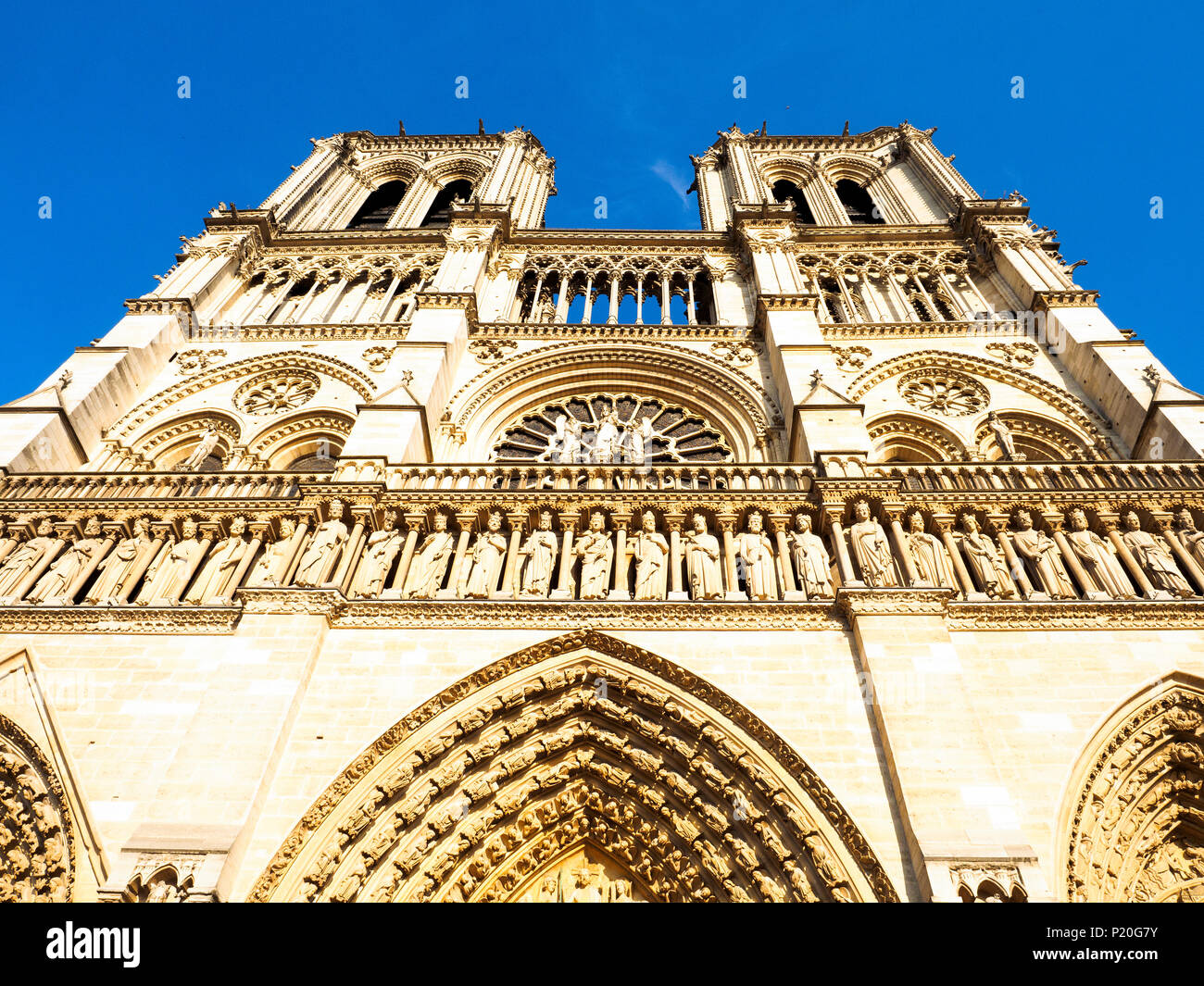 La façade occidentale de la cathédrale de Notre-Dame - Paris, France Banque D'Images