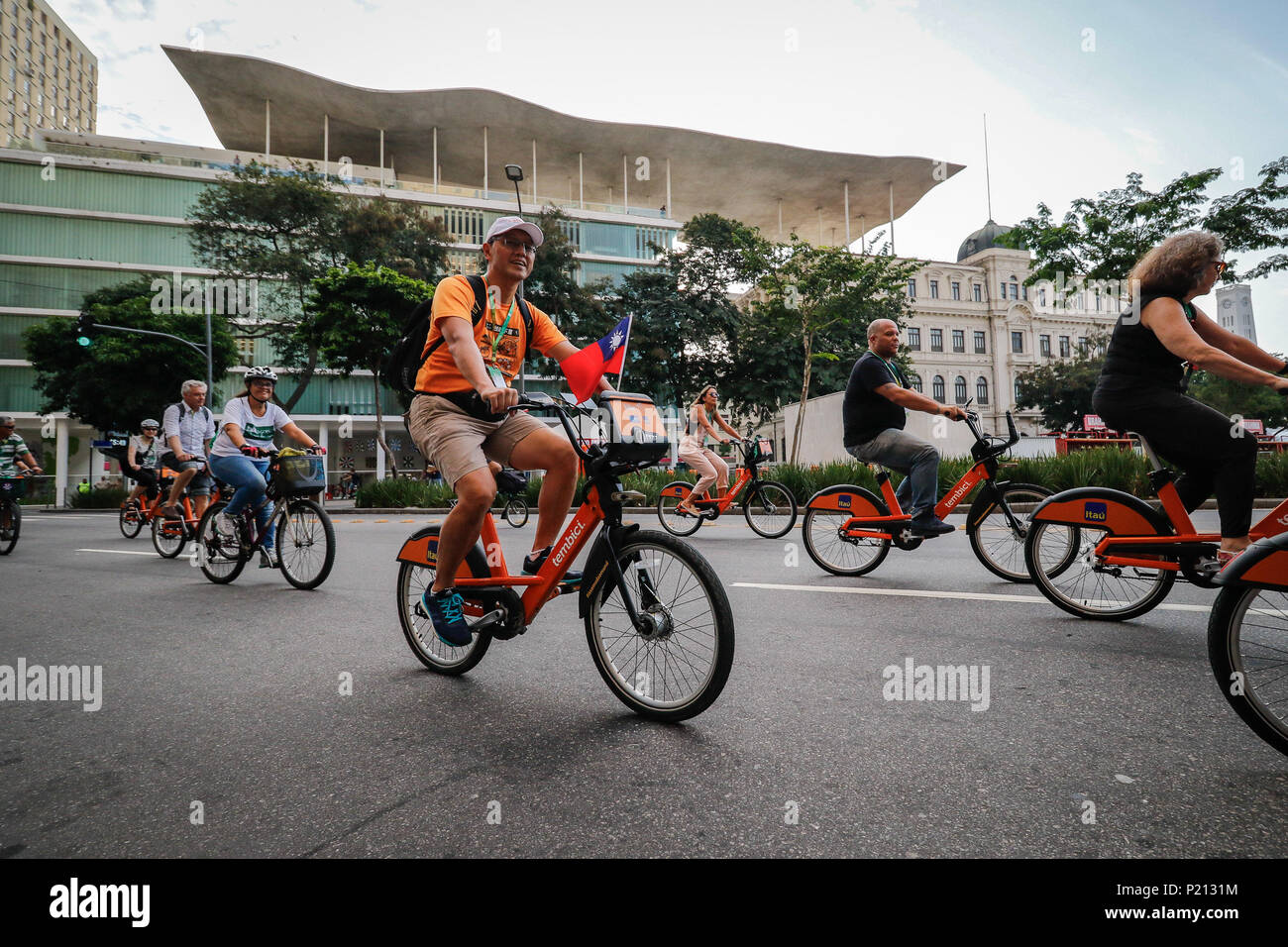 Rio de Janeiro, Brésil. 13 Juin, 2018. Ville, un congrès de la mobilité qui a lieu à Rio. L'équipe a quitté l'entrepôt 3 de la Zone Portuaire vers l'Estácio de Sá Monument, dans l'Aterro do Flamengo, à Rio de Janeiro, RJ. Crédit : André Horta/FotoArena/Alamy Live News Banque D'Images