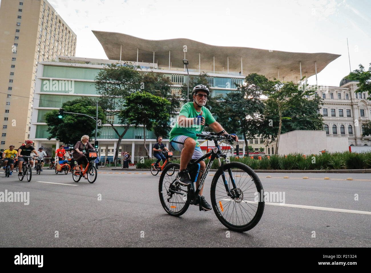 Rio de Janeiro, Brésil. 13 Juin, 2018. Ville, un congrès de la mobilité qui a lieu à Rio. L'équipe a quitté l'entrepôt 3 de la Zone Portuaire vers l'Estácio de Sá Monument, dans l'Aterro do Flamengo, à Rio de Janeiro, RJ. Crédit : André Horta/FotoArena/Alamy Live News Banque D'Images