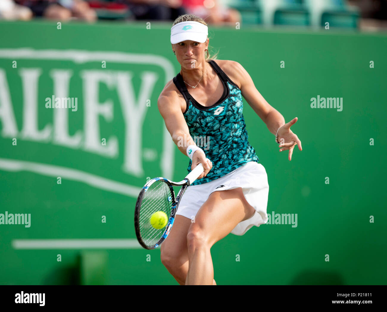 Centre de tennis de Nottingham, Nottingham, Royaume-Uni. 13 Juin, 2018. La Nature Valley Open de tennis ; Denisa Allertova (CZE) joue un coup droit dans son match contre Naomi Osaka (JPN) Credit : Action Plus Sport/Alamy Live News Banque D'Images
