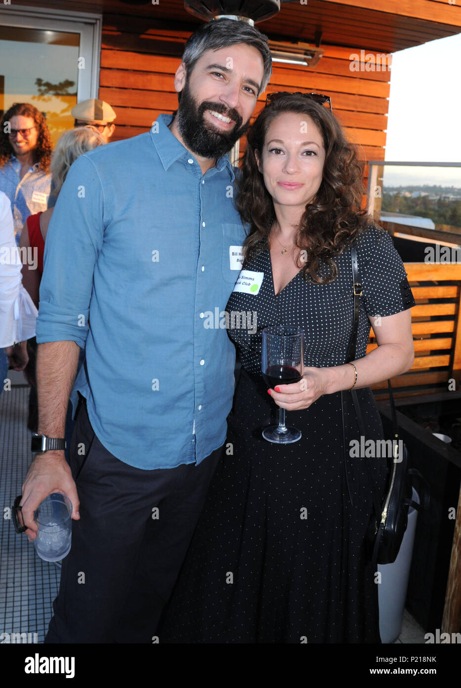 LOS ANGELES, CA - le 13 juin : (L-R) Bill scénaristes Holderman et Erin Simms assister aux Writers Guild of America West de l'hôte 'derrière l'écran de l'été 2018 Réception des scénaristes le 13 juin 2018 au Pavillon sur Wilshire à Los Angeles, Californie. Photo de Barry King/Alamy Live News Banque D'Images