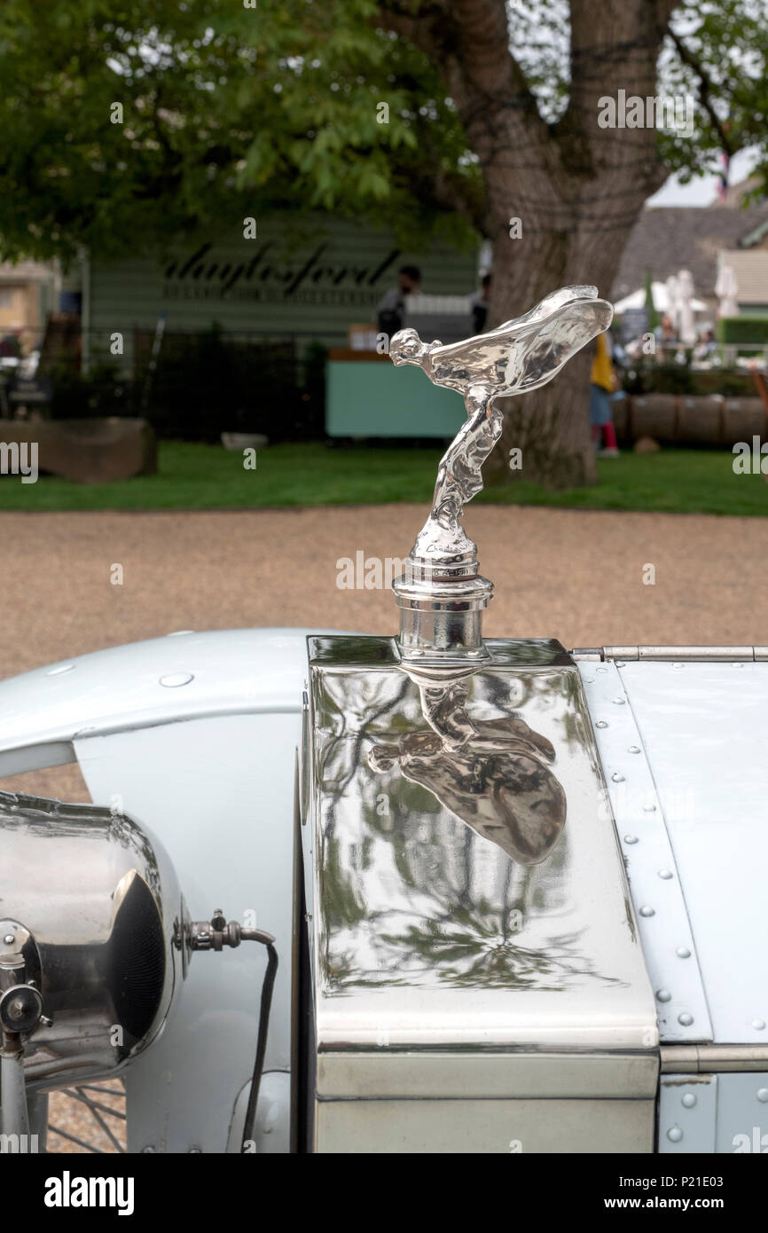 Vintage 1912 Rolls Royce Silver Ghost car, l'esprit de l'Extase, l'ornement de capot détail à Daylesford Organic farm shop festival d'été. Cotswolds, Royaume-Uni Banque D'Images