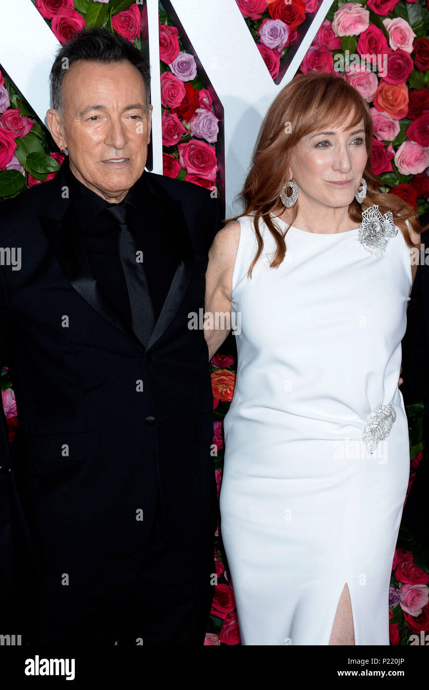 Bruce Springsteen et Patti Scialfa sa femme participant à la 72e Assemblée annuelle 2018 Tony Awards au Radio City Music Hall le 10 juin 2018 à New York. Banque D'Images