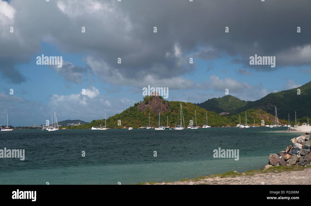 Golfe et de stationnement de bateaux disponibles sur l'île tropicale. Philipsburg, Saint-Martin Banque D'Images