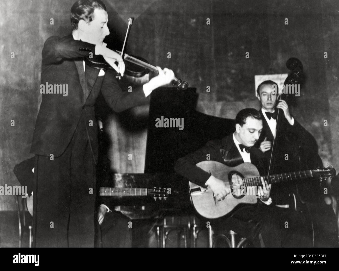 Django Reinhardt avec Stephan Grappelli (violoniste), Paris 1938. Banque D'Images