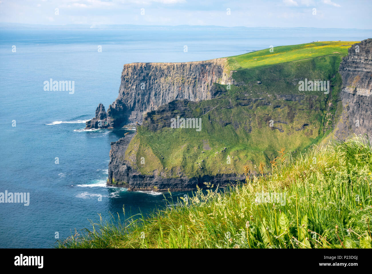 Les falaises de Moher dans le comté de Clare - Irlande Banque D'Images