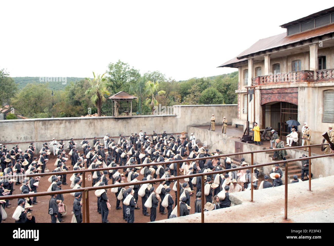 Papillon est un film biographique réalisé par Michael Noer. C'est un remake du film de 1973 du même nom avec Steve McQueen et Dustin Hoffman.Le film stars Charlie Hunnam que Henri Charriere ('Papillon') et Rami Malek comme Louis Dega. Cette photo est pour un usage éditorial uniquement et est l'auteur de la société film et/ou le photographe attribué par le film ou la société de production et ne peut être reproduite que par des publications dans le cadre de la promotion du film ci-dessus. Un crédit obligatoire pour l'entreprise de film est nécessaire. Le photographe devrait également être portés quand kno Banque D'Images