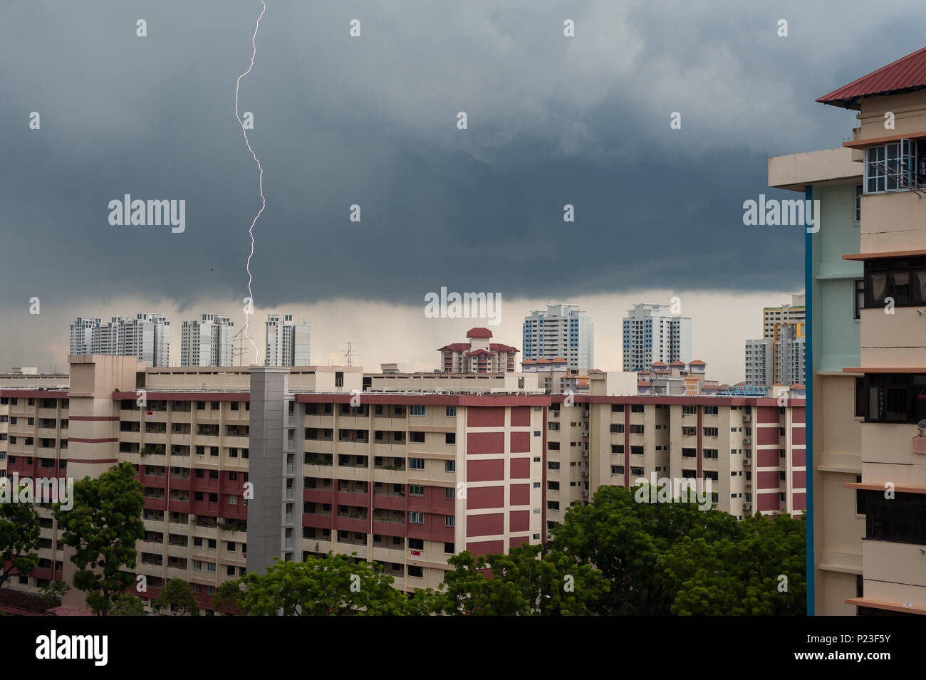 Singapour, Singapour, orage sur le quartier d'Ang Mo Kio Banque D'Images