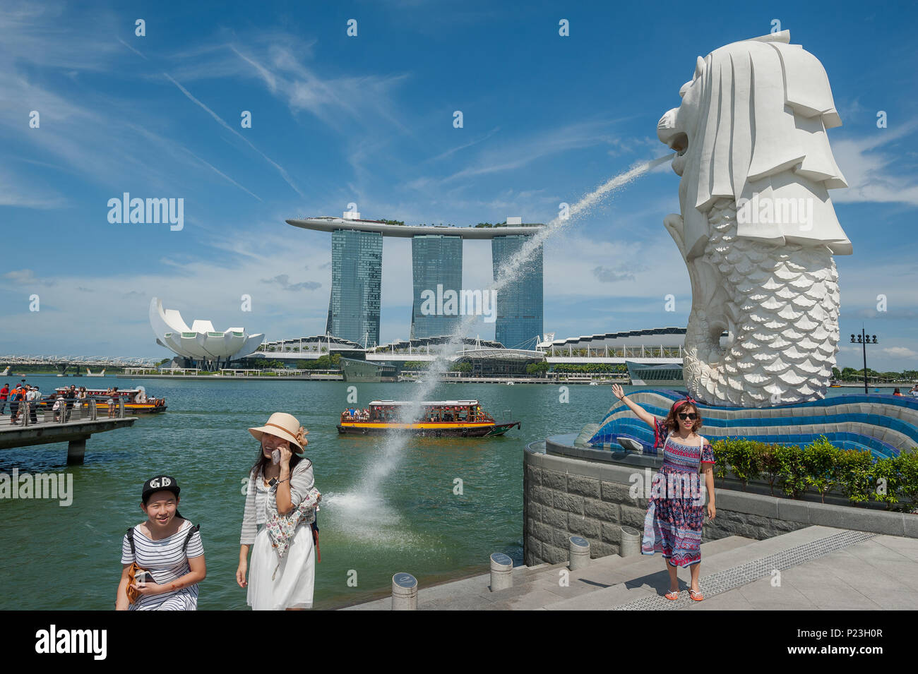 Singapour, Singapour, Marina Bay avec musée ArtScience, Marina Bay Sands Hotel Merlion et Banque D'Images
