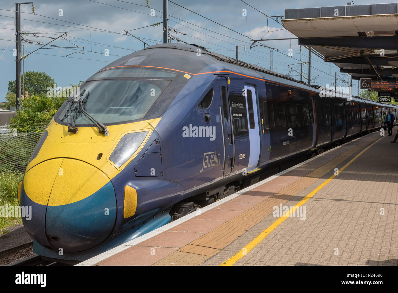 Une classe 395 train javelin dans la plate-forme à la gare internationale d'Ashford Kent en routes couvrant de London St Pancras station pour le continent. Banque D'Images