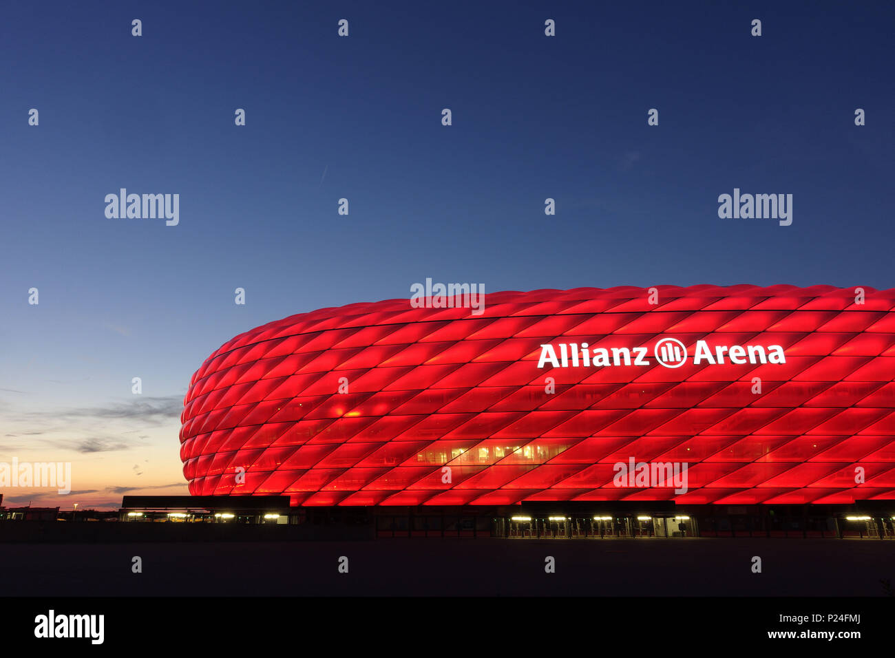 Allemagne, Munich, le stade de football Allianz Arena, construit dans les années 2002 à 2005, des architectes, Herzog et de Meuron, façade Covertex Banque D'Images