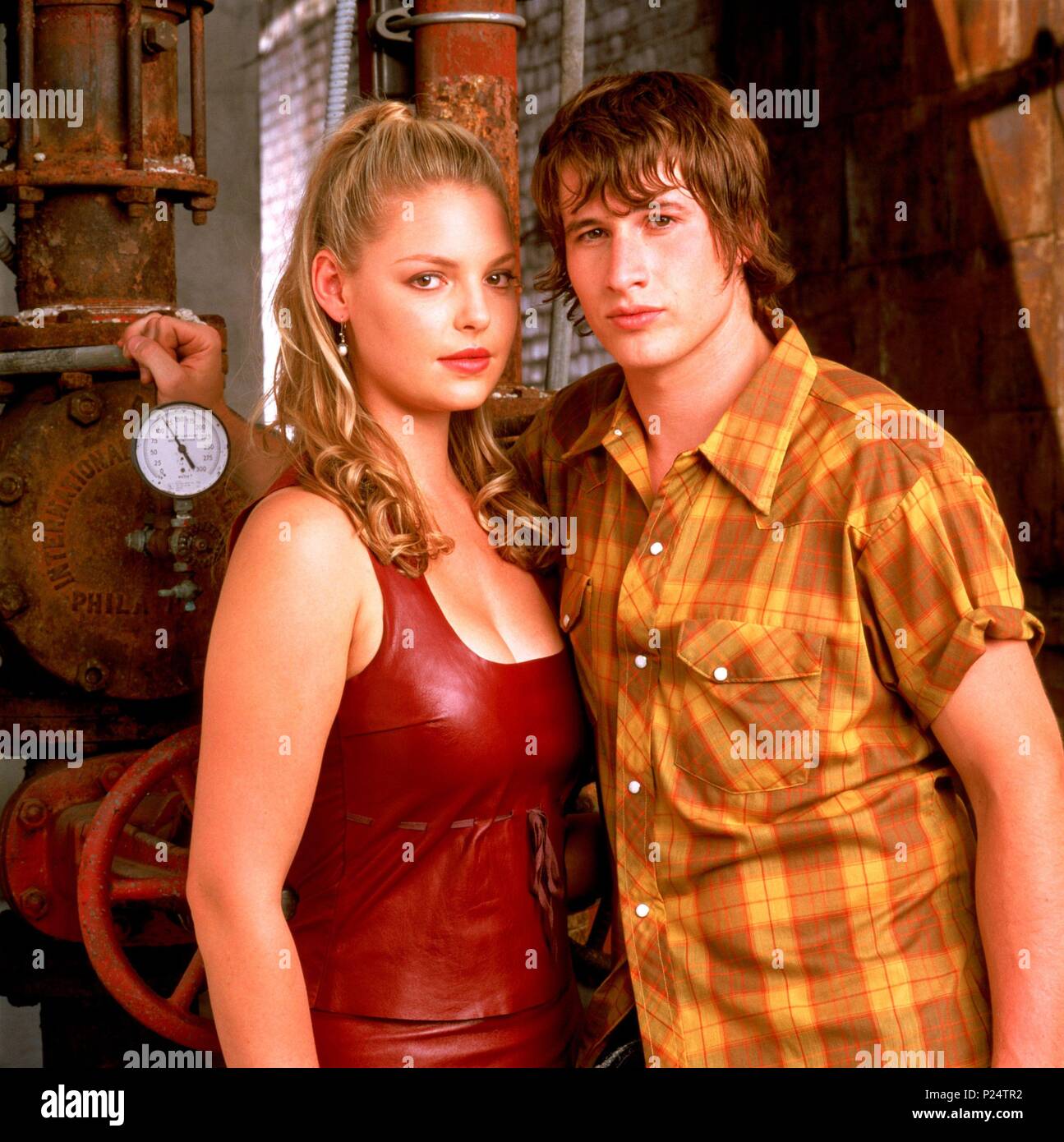 Titre original : ROSWELL-TV. Titre en anglais : Roswell. Film Directeur : PATRICK R. Norris. Année : 1999. Stars : Katherine Heigl ; BRENDAN FEHR. Crédit : 20TH CENTURY FOX / Album Banque D'Images