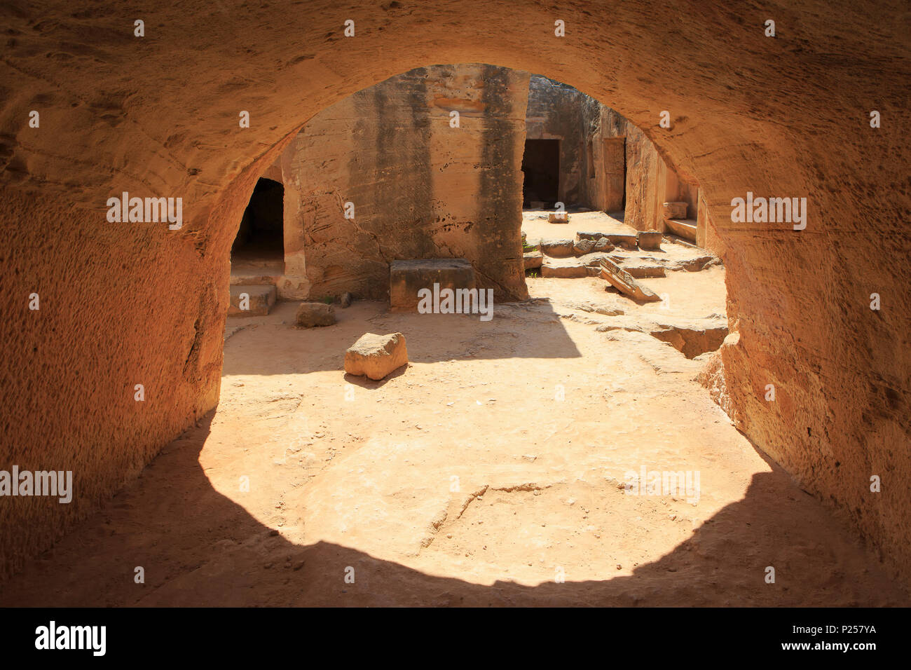 L'accès aux sépultures souterraines sur les Tombes des rois à Paphos, Chypre Banque D'Images