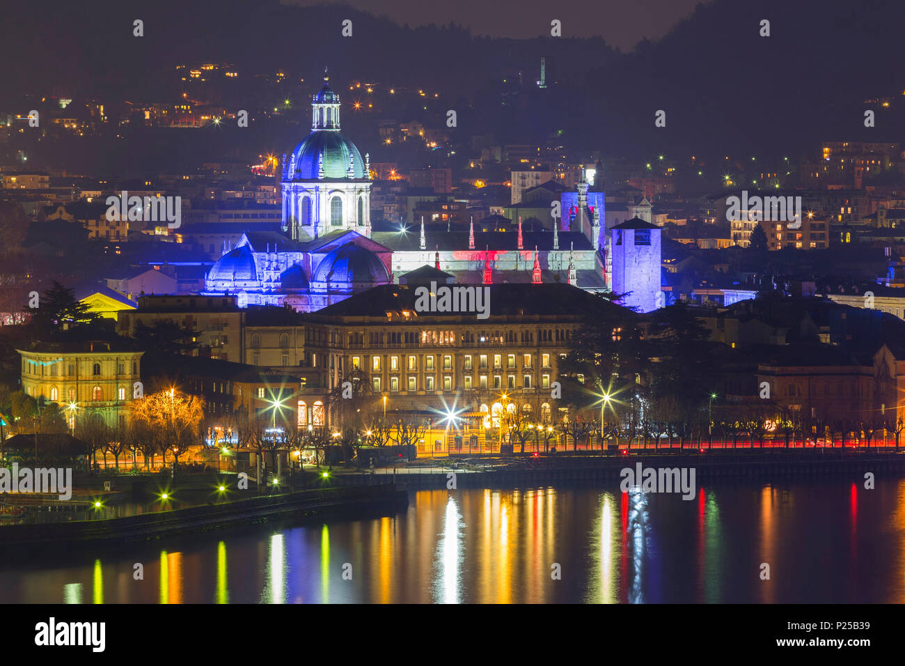 La Cathédrale de Côme dans le temps de Noël, Côme, lac de Côme, Lombardie, Italie, Europe Banque D'Images