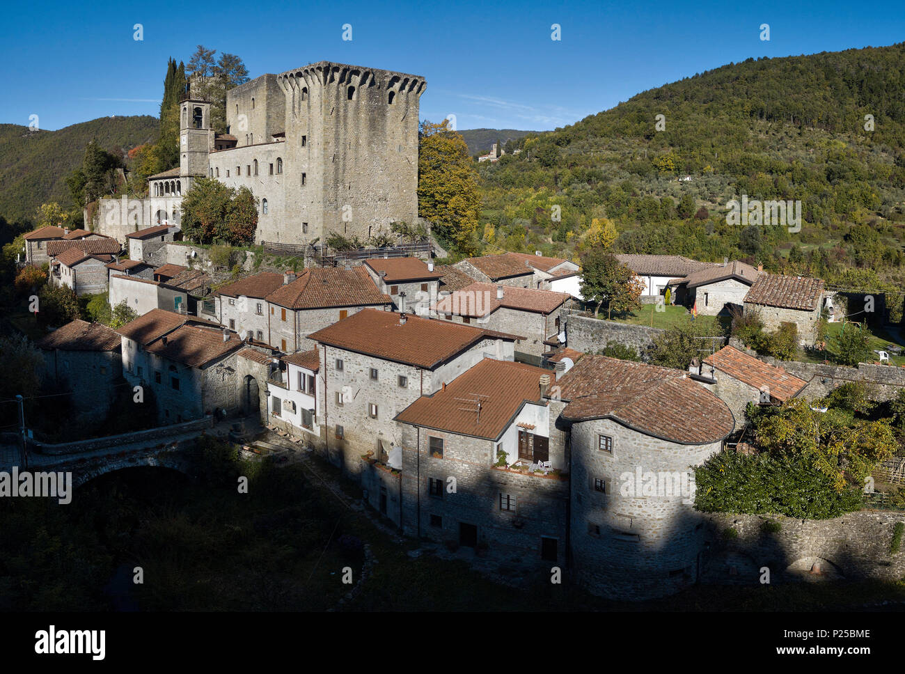 Vue aérienne de Verrucola Château, municipalité de Fivizzano, Massa-Carrara provence, Toscane, Italie, Europe Banque D'Images