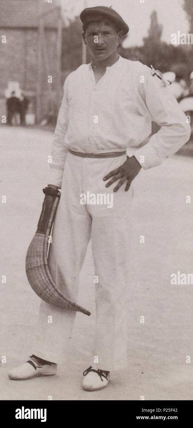 [Collection Jules Beau. Photographie sportive] : T. 14. Année 1901 / Jules Beau [Collection Jules Beau. Photographie sportive] : T. 14. Année 1901 / Jules Beau : F. 16. Match franco-espagnol, organisé par la Société du jeu de pelote basque de Paris, 7 juillet [1901] ; 159 Joseph Apesteguy en 1901 à Paris (Chiquito, le 7 juillet) 2 Banque D'Images