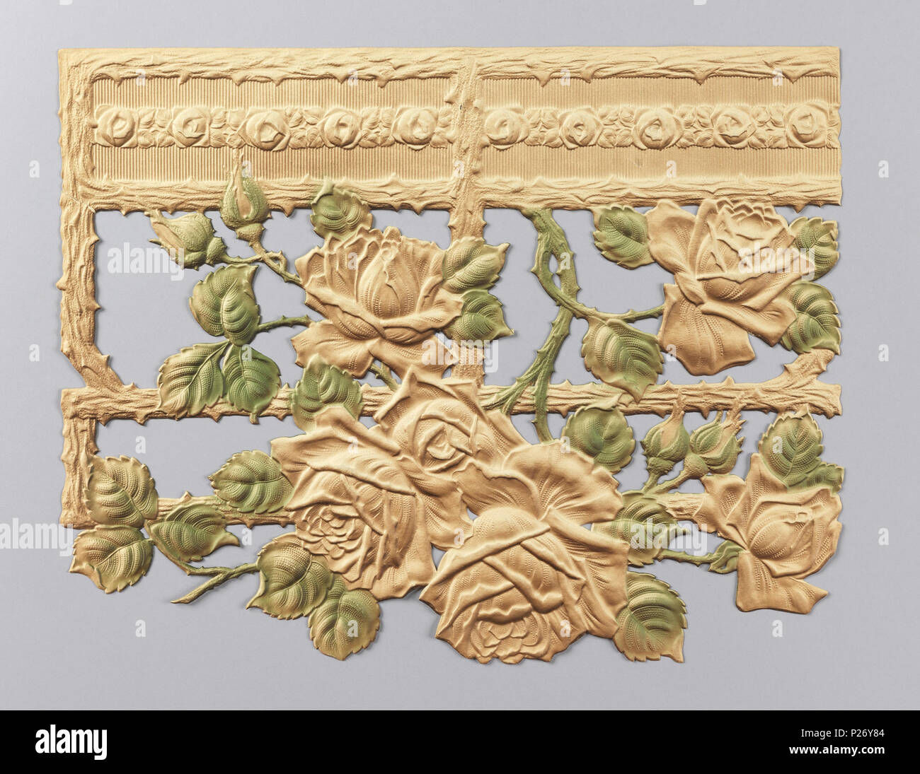 . Anglais : Frontière (Allemagne), ca. 1900 . Anglais : Grandes roses et les bourgeons qui poussent sur treillis rustique. Imprimé en vert et beige. . Vers 1900 36 Frontière (Allemagne), ca. 1900 (CH) 18498161 Banque D'Images