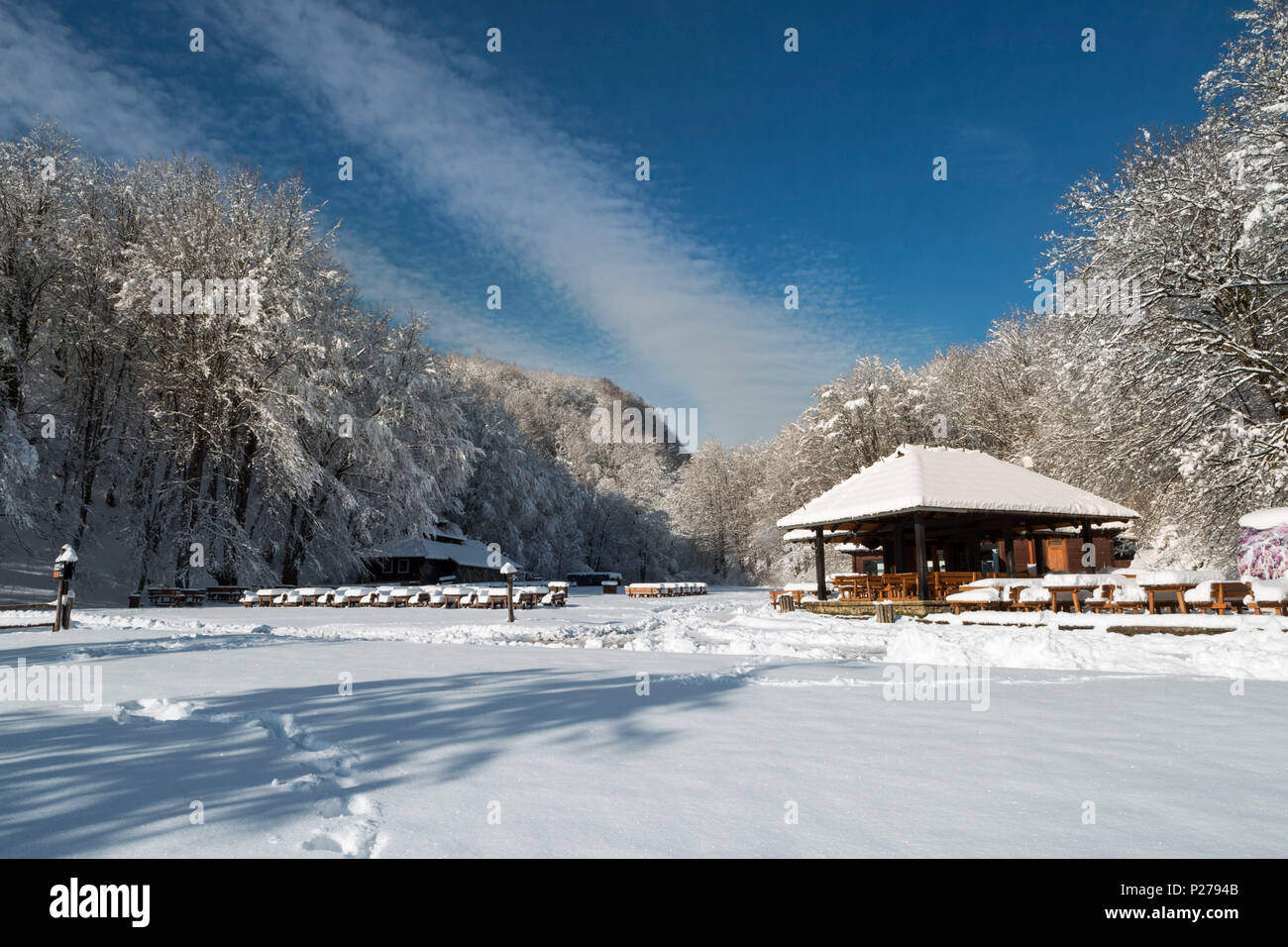 Restaurant aux touristes dans le parc national des Lacs de Plitvice en hiver, Plitvicka Jezera, et Lika Senj County, Croatie Banque D'Images