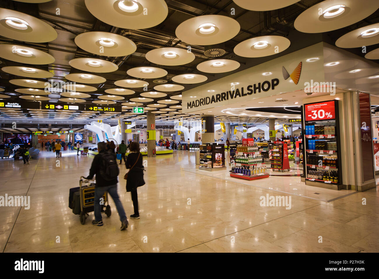 Boutique hors taxes à l'Aéroport International de Madrid, Madrid, Espagne Banque D'Images