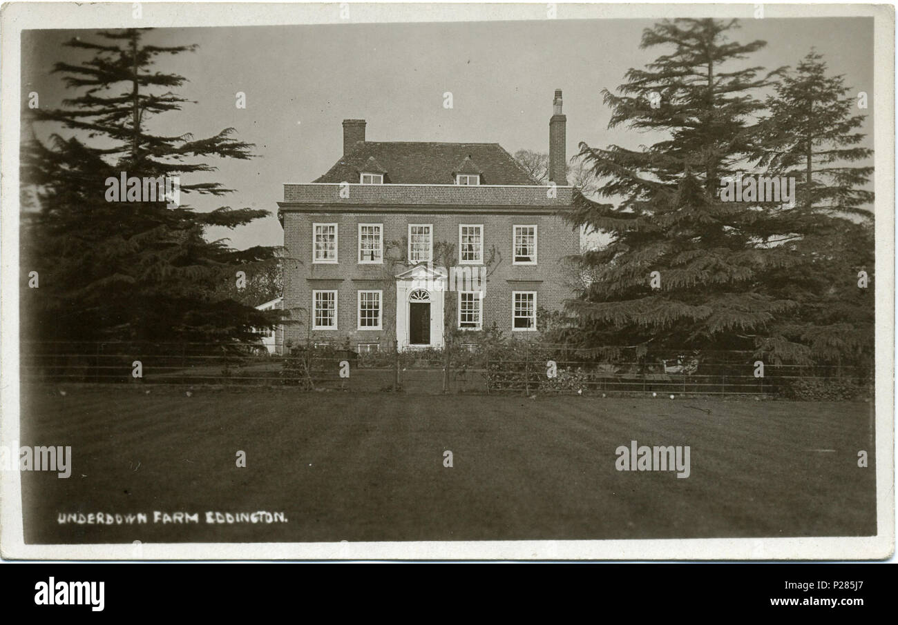 . Carte postale photo de Underdown farm house, Kent, Angleterre. La carte postale est inutilisé et non oblitérée. Le photographe a Fred C. Palmer de Tower Studio, Herne Bay, Kent, qui est mortes 1936-1939. Points d'intérêt Les lucarnes semblent être en mauvais état les points blancs sur l'herbe près de la clôture sont des oiseaux La maison existe toujours comme un bâtiment classé, mais les cèdres sont maintenant disparu Cette édition est une version non révisée scan d'une impression historique qui a assombri avec l'âge ; il ne serait pas approprié pour régler la luminosité car détail serait perdu. Il est suggéré que les modifications de cette Banque D'Images