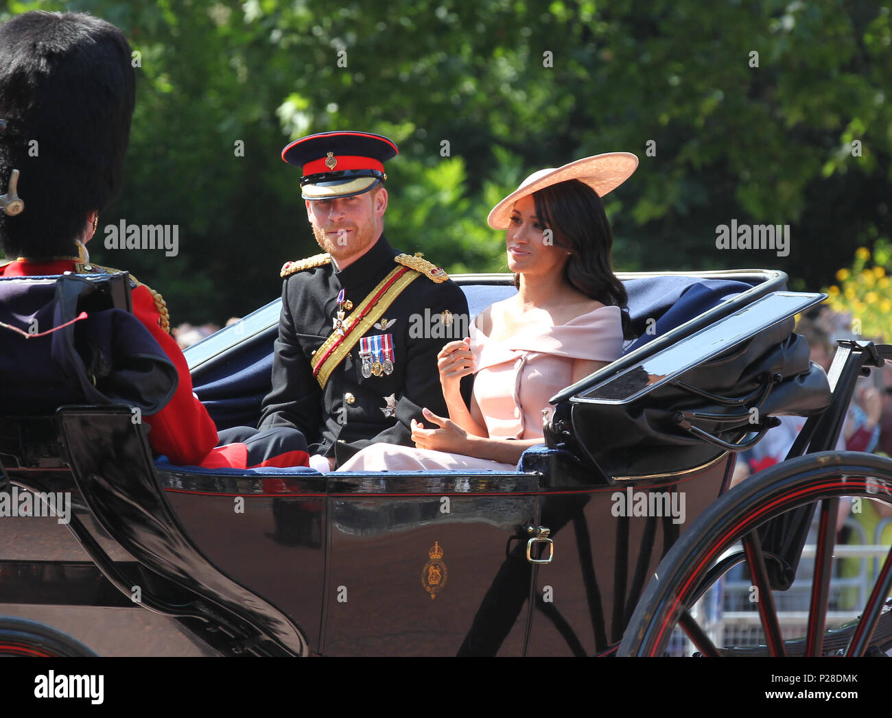 Londres - JUN 09, 2018 : le prince Harry, duc de Sussex et Meghan, duchesse de Sussex à la parade la couleur 2018 sur le Mall à Londres Banque D'Images