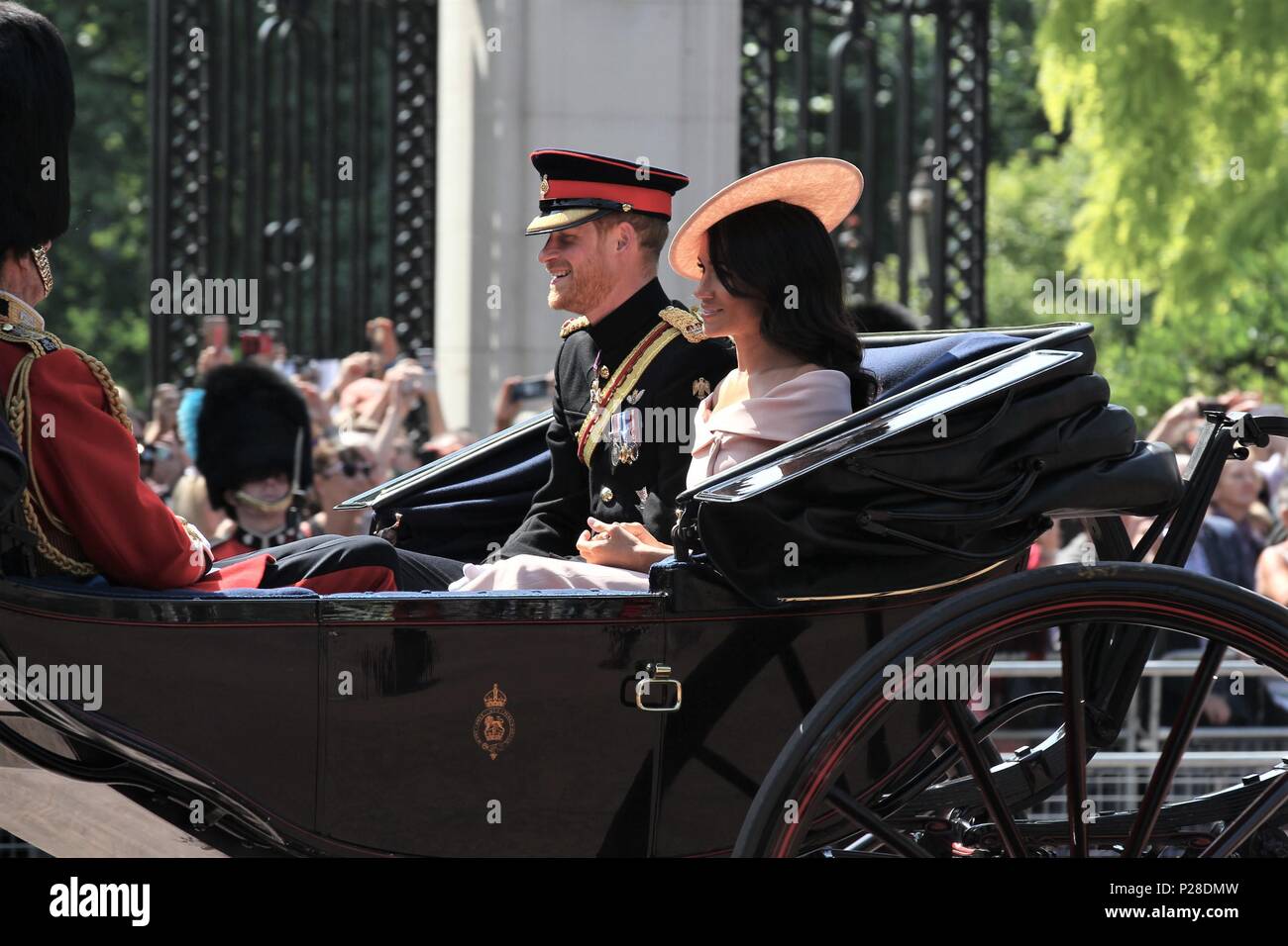 Londres - JUN 09, 2018 : le prince Harry, duc de Sussex et Meghan, duchesse de Sussex à la parade la couleur 2018 sur le Mall à Londres Banque D'Images