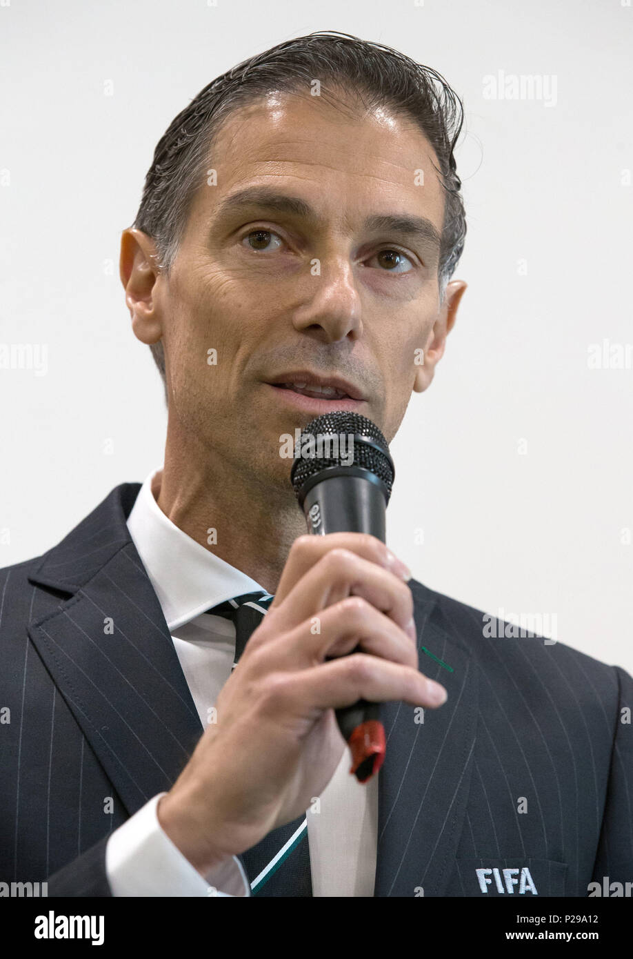 Federico Addiechi, chef de la FIFA de la responsabilité sociale de l'entreprise, donne un discours lors d'une manifestation à Moscou visant à promouvoir la diversité au cours de la Coupe du monde. Banque D'Images
